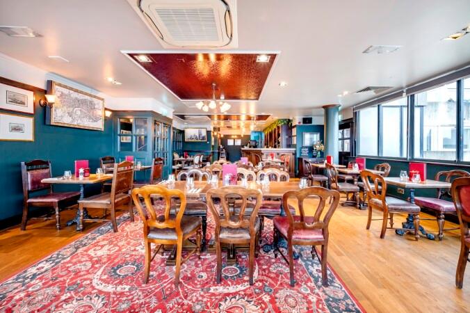 Best Sports Bars in LONDON - Doggetts Coat & Badge