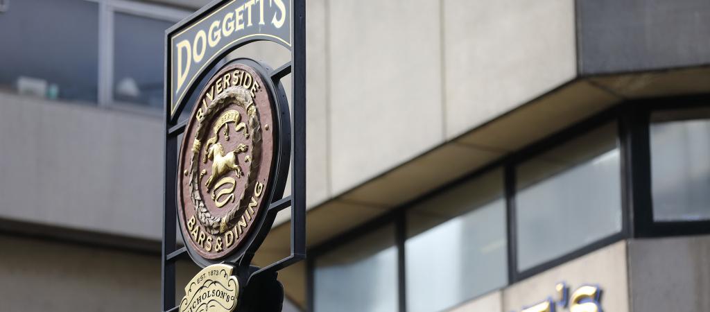 Best Sports Bars in LONDON - Doggetts Coat & Badge