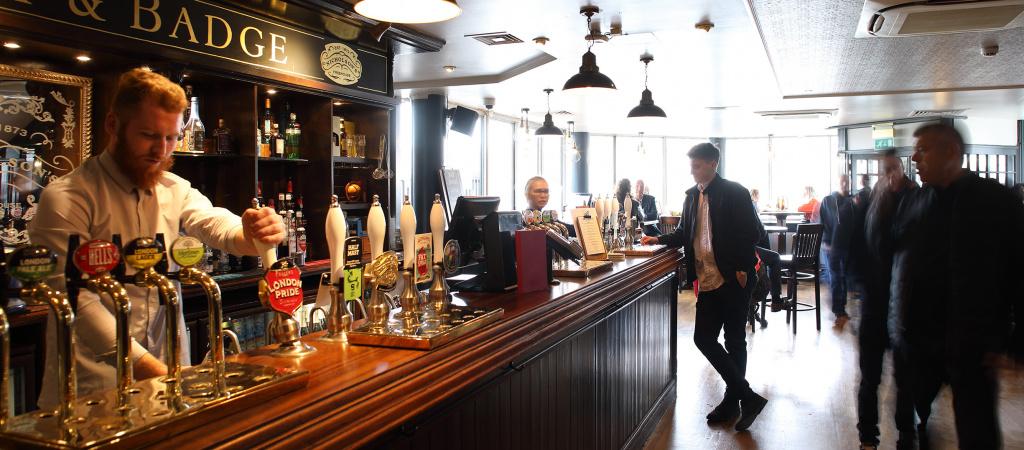 Best Sports Bars in LONDON - Doggetts Coat & Badge