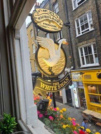 Best Sports Bars in COVENT GARDEN - White Swan