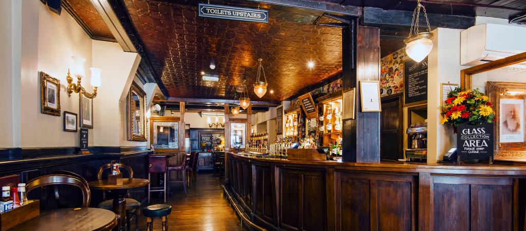 Best Sports Bars in COVENT GARDEN - White Swan