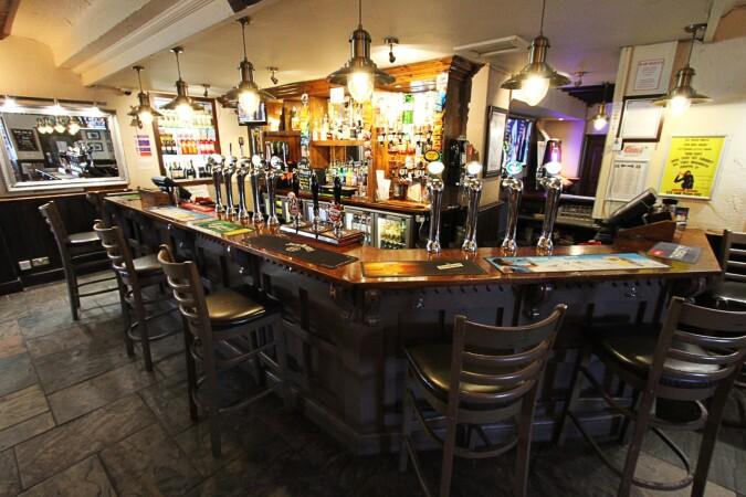 Best Sports Bars in St Albans - The White Horse