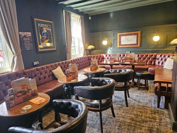 Best Sports Bars in St Albans - The White Horse