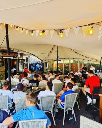 Best Sports Bars in Leatherhead - Penny Black