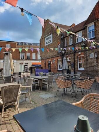 Best Sports Bars in Leatherhead - Penny Black