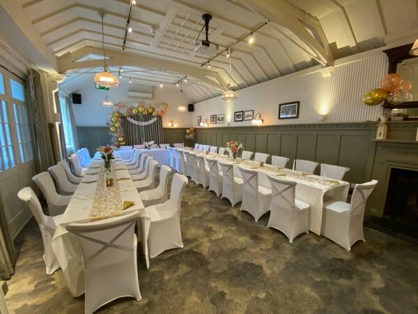 Best Sports Bars in Ealing - Fox and Goose Hotel