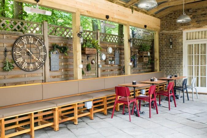 Best Sports Bars in Ealing - Fox and Goose Hotel