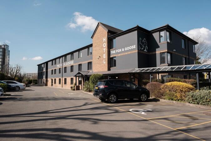 Best Sports Bars in Ealing - Fox and Goose Hotel