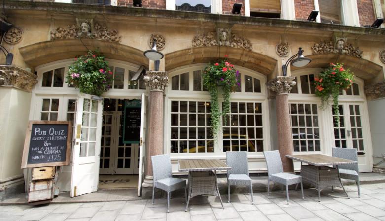 Best Sports Bars in Bristol - Hort's Townhouse