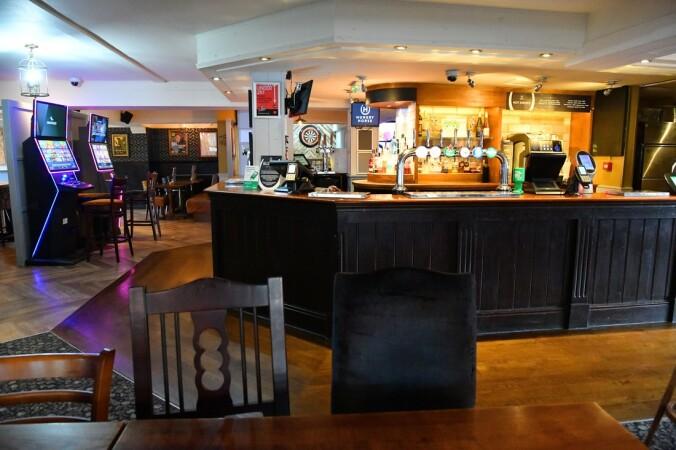 Best Sports Bars in Hounslow - Honeycombe (Hounslow)