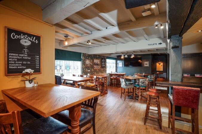 Best Sports Bars in Wolverhampton - The Woodman Inn, Bilbrook