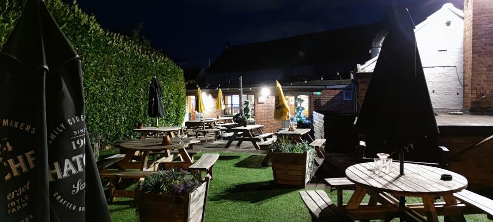 Best Sports Bars in Wolverhampton - The Woodman Inn, Bilbrook