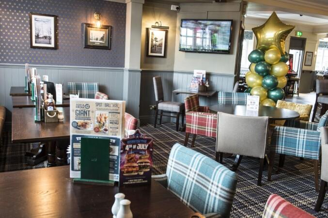 Best Sports Bars in Mansfield - Oak Tree (Mansfield)