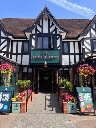 Best Sports Bars in Watford - Tudor Arms (Watford)