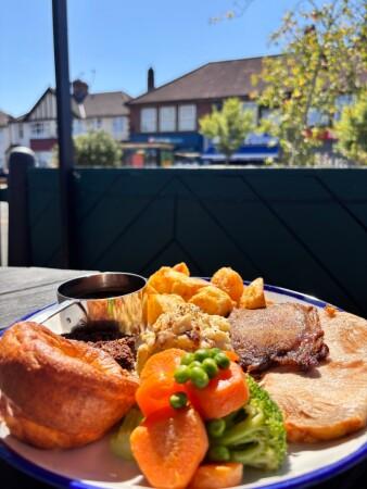 Best Sports Bars in Watford - Tudor Arms (Watford)