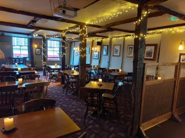 Best Sports Bars in Romford - Golden Lion (Romford)
