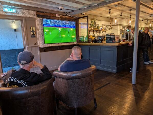 Best Sports Bars in Romford - Golden Lion (Romford)