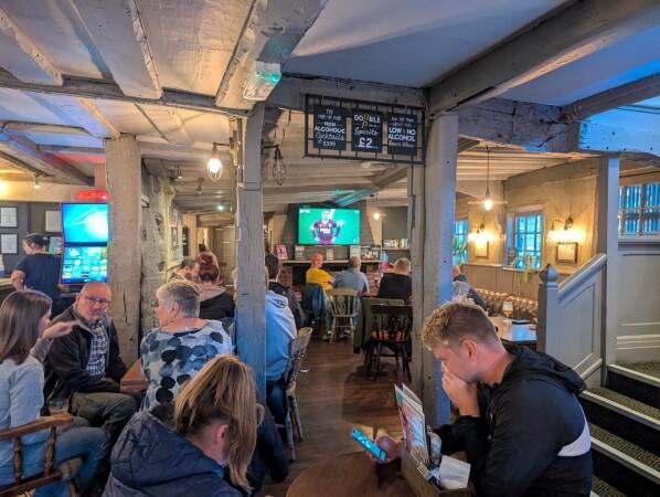 Best Sports Bars in Romford - Golden Lion (Romford)