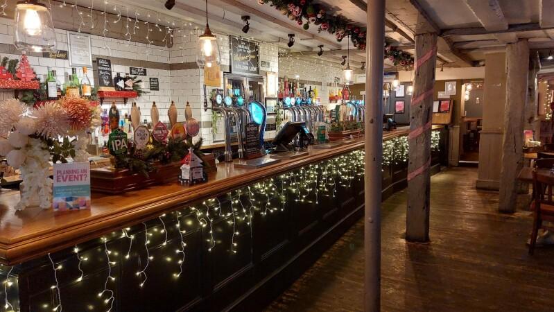 Best Sports Bars in Romford - Golden Lion (Romford)