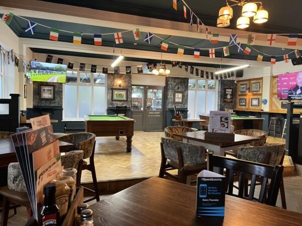 Best Sports Bars in Middlesex - The Whittington (Pinner)