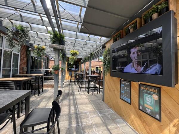 Best Sports Bars in Middlesex - The Whittington (Pinner)