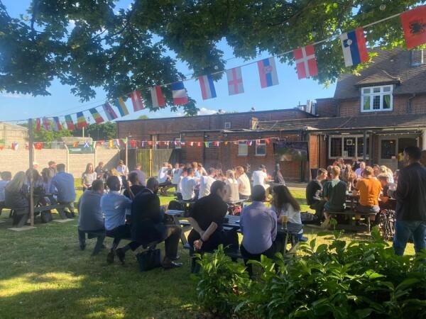 Best Sports Bars in Middlesex - Railway Hotel (Greenford)