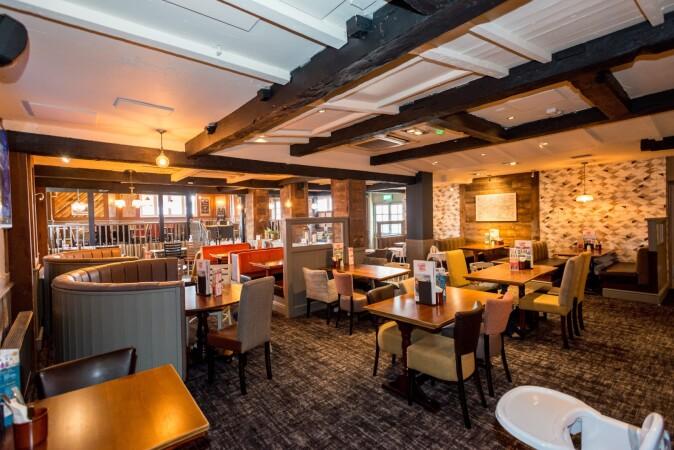 Best Sports Bars in Middlesex - Railway Hotel (Greenford)