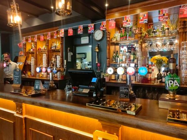 Best Sports Bars in Middlesex - Royal Oak (Harrow)