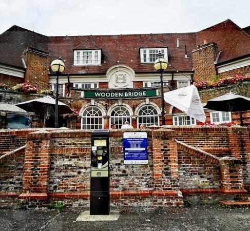 Best Sports Bars in Guildford - Wooden Bridge (Guildford)