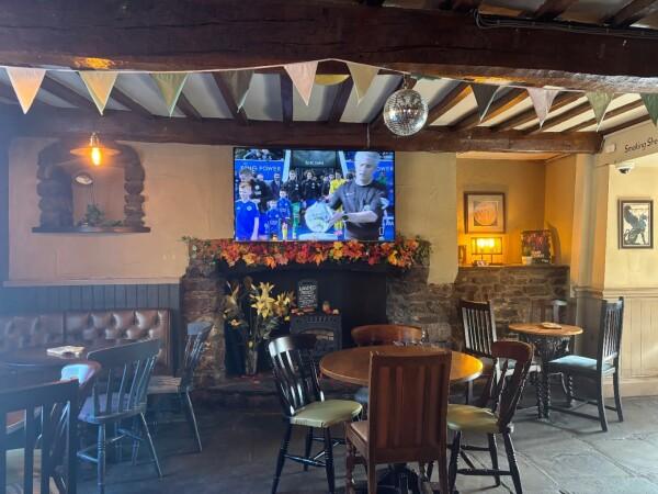 Best Sports Bars in South Glamorgan - Black Griffin Inn (Lisvane)