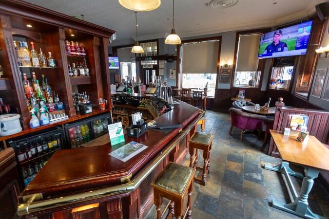 Best Sports Bars in Ayrshire - Drouthy Neebors (Largs)