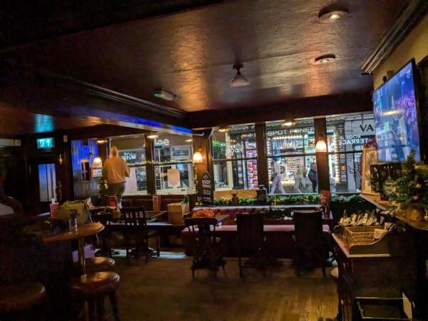 Best Sports Bars in York - Golden Lion (York)