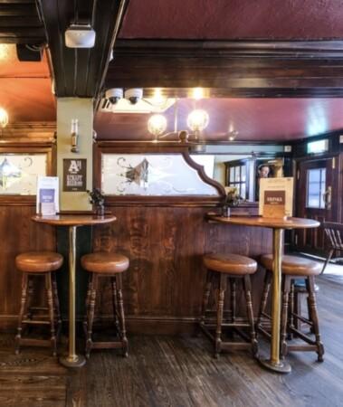 Best Sports Bars in York - Golden Lion (York)