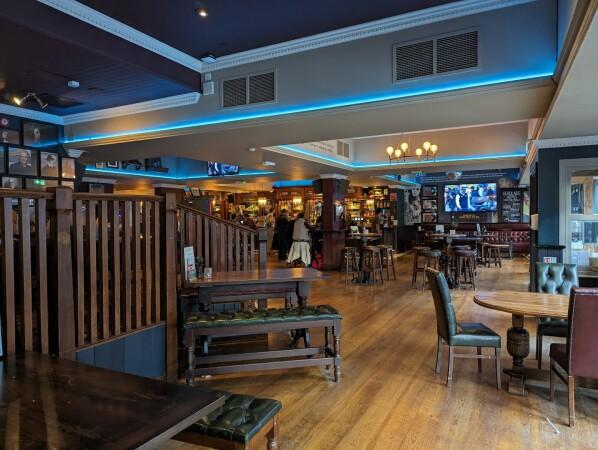 Best Sports Bars in Southampton - Scholars Arms (Southampton)