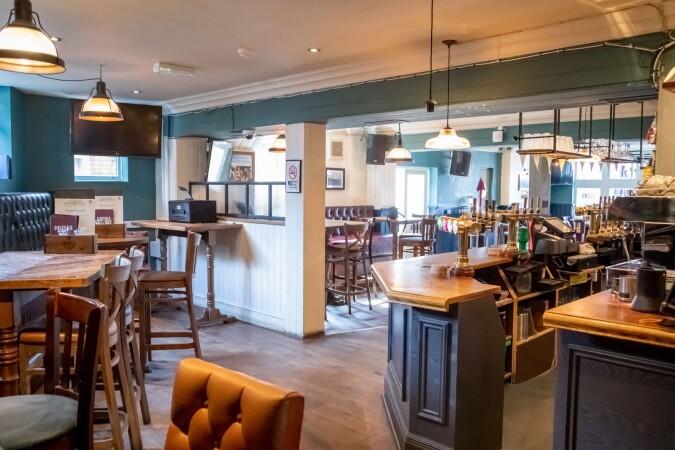 Best Sports Bars in Poole - Jolly Sailor (Poole)