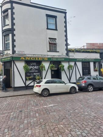 Best Sports Bars in London - Angies Freehouse