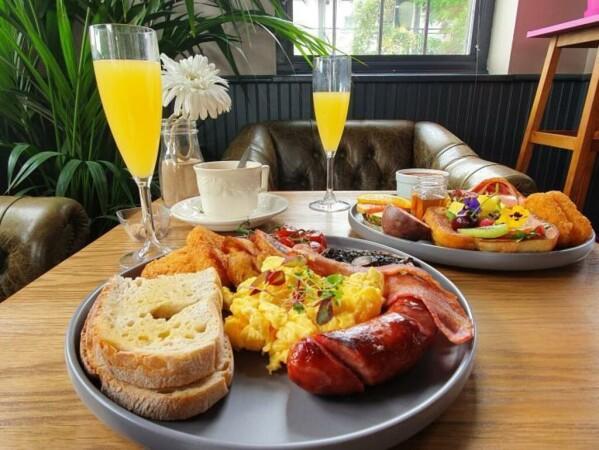 Best Sports Bars in London - The Golden Anchor