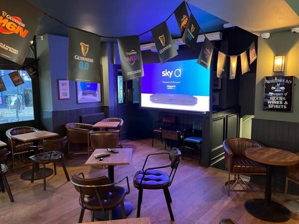 Best Sports Bars in Islington - The Alma