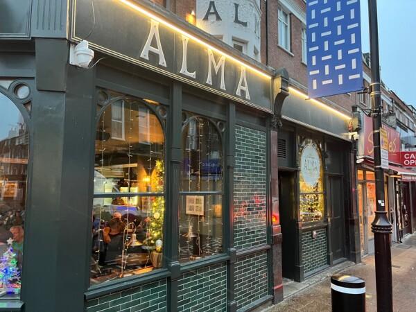 Best Sports Bars in Islington - The Alma