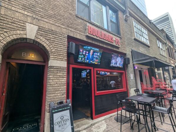 Best Sports Bars in Charlotte - Courtyard Hooligans