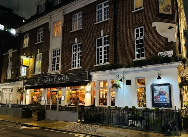 Best Sports Bars in Westminster - Barley Mow
