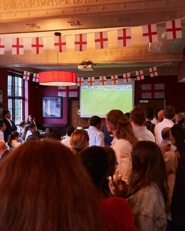 Best Sports Bars in Westminster - Barley Mow