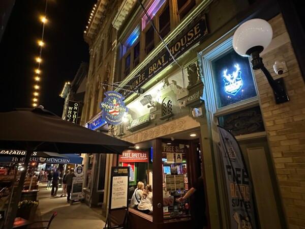 Best Sports Bars in Milwaukee - Milwaukee Brat House 3rd Street