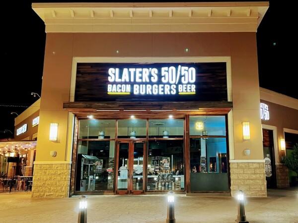 Best Sports Bars in Fresno - Slater's 50 50