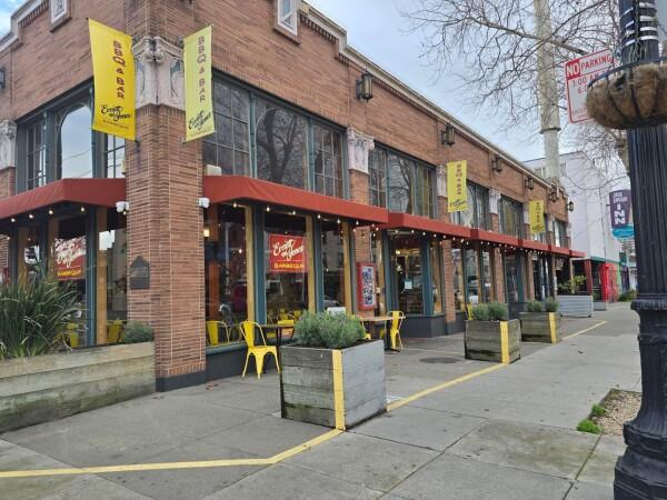 Best Sports Bars in Oakland - Everett & Jones (Q Lounge)