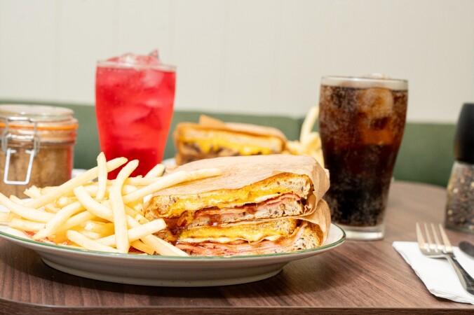 Best Sports Bars in Melbourne - Soul Cafe & Bar / Black Opal Tabaret