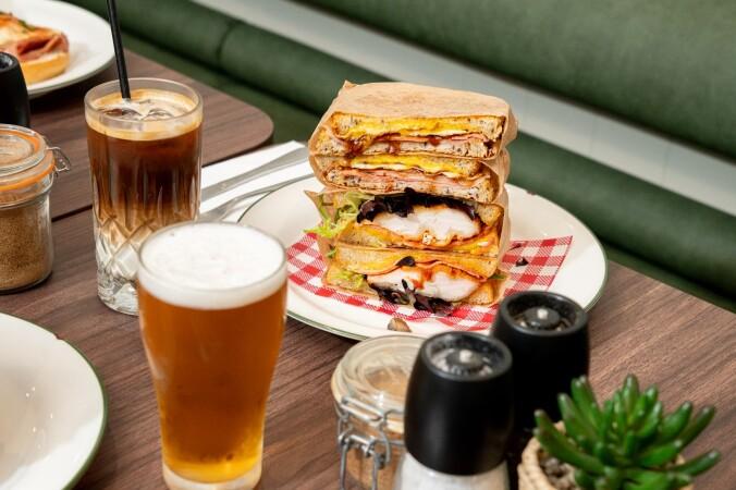 Best Sports Bars in Melbourne - Soul Cafe & Bar / Black Opal Tabaret