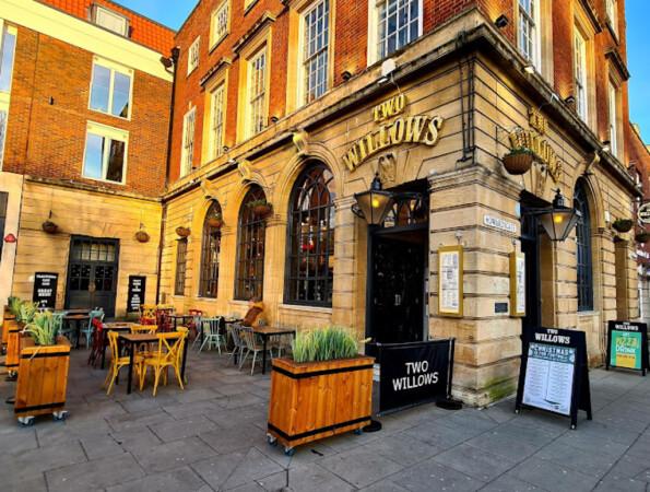 Best Sports Bars in Welwyn Garden City - The Two Willows Welwyn Garden