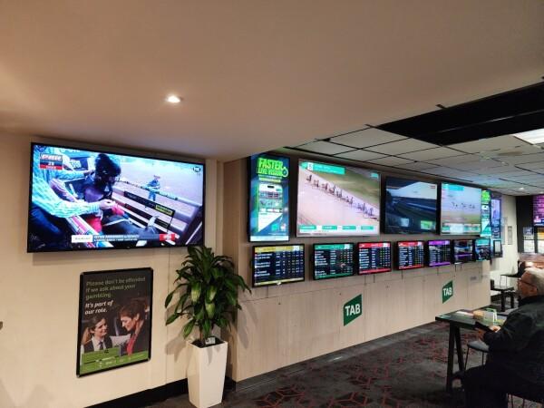 Best Sports Bars in Angle Park - McQueens Tavern