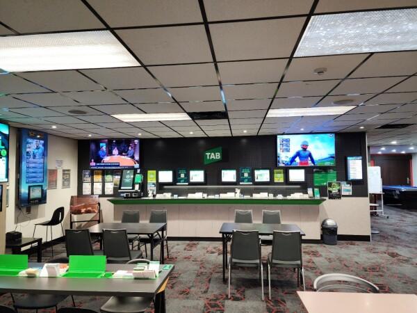 Best Sports Bars in Angle Park - McQueens Tavern